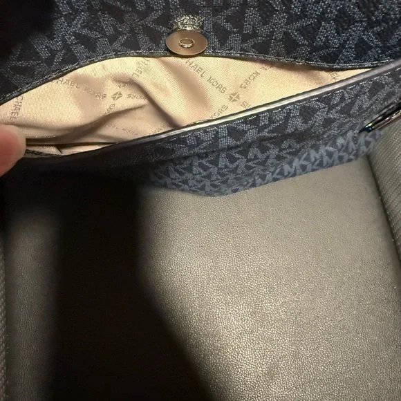 Michael Kors Dark Blue Signature Tote - Picture 6 of 7